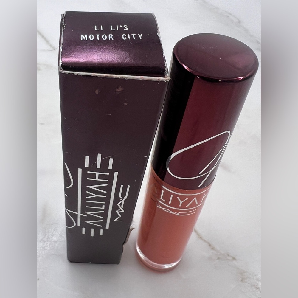RARE 🖤 MAC x Aaliyah 🖤 LIPGLASS Lipgloss 🖤 Li Li’s Motor City 🖤 NIB - Picture 3 of 5